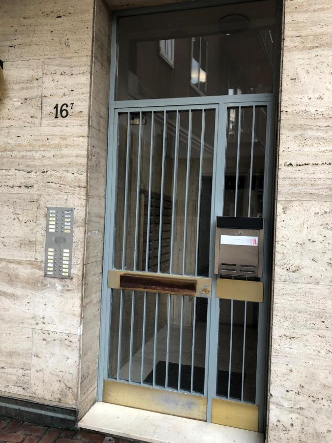 Tra Le Torri B&B - Ampia Stanza Privata In Appartamento Con Bagno Privato Accessibile Da Corridoio 博洛尼亚 外观 照片
